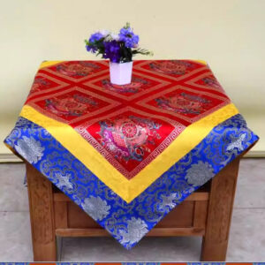 Silk Satin Tablecloth (medium)<br>丝绸缎子所做的中型桌布